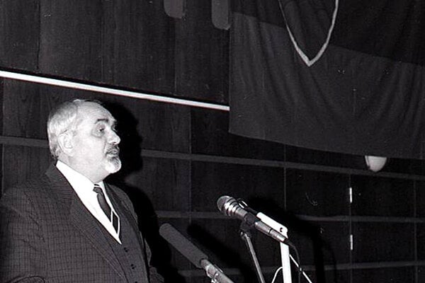 Jaroslav Sisák pri prednese deklarácie zo slávnostného vyhlásenia kodifikácie rusínskeho jazyka na Slovensku, 27. januára 1995.