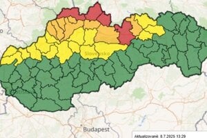 Najvyššia výstraha pred dažďom a povodňami platí v dvoch oravských okresoch. 