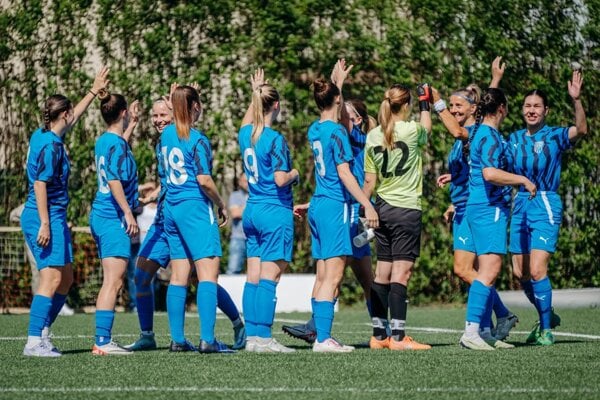 Ženský futbal bude od novej sezóny naspäť pod vlajkou FC Nitra, ktorý prezentuje začiatok spolupráce s FK Nitra.