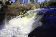 Vodopády Dillon Falls sa nachádzajú 280 kilometrov juhovýchodne od mesta Portland. 