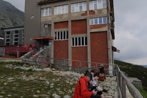 V Jurkovičovej budove Encián na Skalnatom Plese nájdete aj kaplnku.