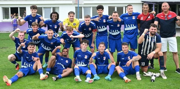 Futbalisti FC Pata vyhrali 1:0 v Hlohovci. (zdroj: Tímea Pospišová)