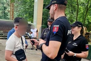 Policajti boli v uliciach viacerých miest Trnavského kraja.