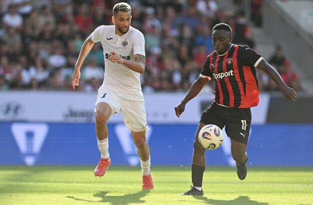 Philip Azango strelil proti FC Hibernians jeden gól a zahodil ďalšie šance. (zdroj: TASR)