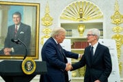 Prezident Trump a Tim Cook. 