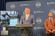 Premiér Robert Fico a minister vnútra Matúš Šutaj Eštok počas tlačovej konferencie v januári 2025