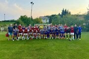 Spoločná fotografia tímov po zápase Olováry - Stropkov.