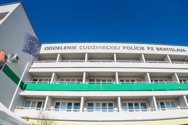 Cudzinecká polícia v Bratislave.