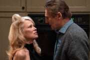 Pamela Anderson a Liam Neeson vo filme Bláznivá strela.