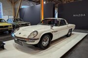Elegantné kupé Mazda Cosmo Sport bol prvý model značky s Wankelovým motorom a dnes patrí medzi najvzácnejšie. 