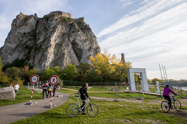 Cyklotrasa mapujúca príbehy želežnej opony prechádza aj cez Slovensko. (zdroj: SME - Jozef Jakubčo)