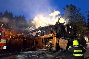 Rezort v Zázrivej nehorel prvý raz. Predchádzajúci požiar však nespôsobil také obrovské škody