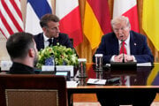 Americký prezident Donald Trump, ukrajinský prezident Volodymyr Zelenskyj a európski lídri diskutovali v Bielom dome o vojne na Ukrajine.