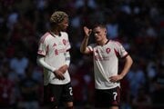 Vľavo Hugo Ekitike a Florian Wirtz.