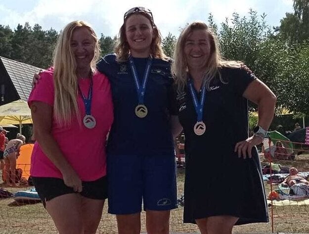 Medailistky z MPK Prievidza (zľava): Eva Fleming-Hepnerová, Radka Juríková, Katarína Hošeková. Všetky tri čaká 13. septembra v Štúrove veľké Superfinále. (zdroj: Archív R. Juríkovej)