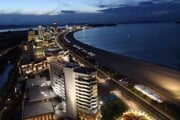 Nočný pohľad na veľké turistické letovisko Wonsan Kalma na východnom pobreží Severnej Kórey.