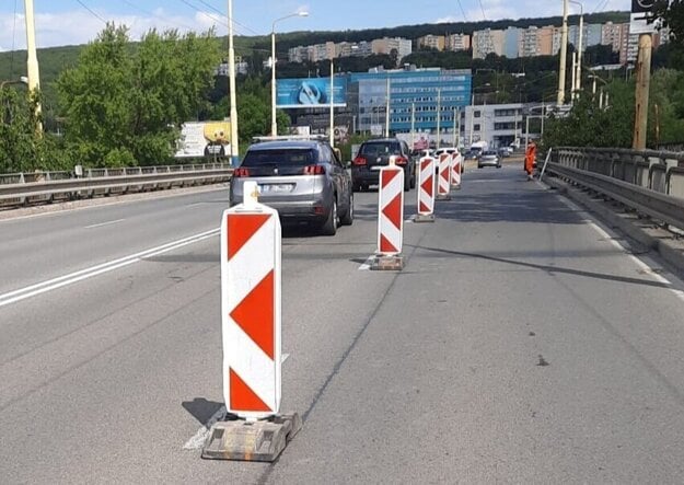 Zúžené jazdné pruhy na Hlinkovej. (zdroj: Mesto Košice)
