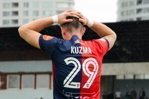 Marek Kuzma včera na Pasienkoch odštartoval zlatomoravský festival nepremenených šancí. Vionisti sa po nešťastnej prehre 1:2 chytili za hlavy.