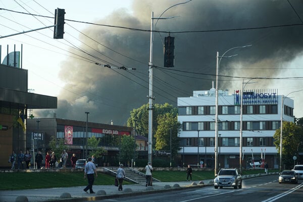 Následky po ruskom útoku v Kyjeve.