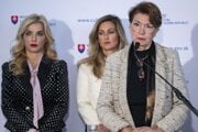 Zľava ministerka kultúry Martina Šimkovičová, riaditeľka Medzinárodného domu umenia pre deti Bibiana Petra Flach a generálna komisárka Medzinárodného domu umenia pre deti Bibiana Zuzana Jarošová.