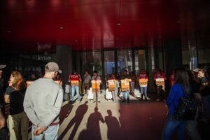 Odstúpte, píšu Hrycová, Horváth či Dúbravský. Na odchod Králika a Dostála vyzýva viac 400 umelcov