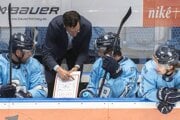 Zľava kapitán Slovana Tomáš Marcinko, tréner HC Slovan Brad Tapper, hráči Roman Kukumberg a Liam Pecararo.