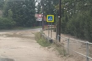 Vytrvalý dážď v Turci opäť spôsobuje škody, po uliciach obcí sa valí voda