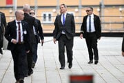 Predchádzajúce rokovania sa konali v Štokholme, americkú delegáciu rovnako ako v Madride viedol minister financií Scott Bessent (v strede)