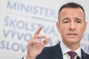 Minister školstva Drucker. 