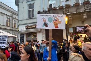 Odkaz z košického protestu Ficovi: Neposkladáme sa ti na luxusný život, tento zápas prehráš