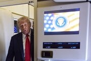 Americký prezident Donald Trump v rozhovore s novinármi na palube Air Force One po odlete z Veľkej Británie.