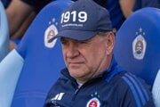 Na snímke tréner Slovana Vladimír Weiss st. počas prípravného zápasu medzi ŠK Slovan Bratislava - FC Midtjylland.