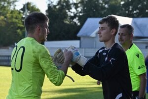 Svojich prvých desať minút v tejto sezóne  odchytal v bráne Tovarník Andrej Krajčík.