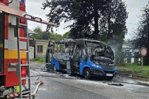 Požiar mikrobusu v areáli SAD Martin.