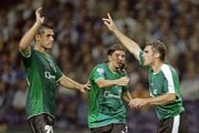 Branislav Fodrek, Aleš Urbánek a Peter Petráš (zľava) oslavujú gól na 1:2 v zápase Ligy majstrov FC Porto - Artmedia Petržalka. 