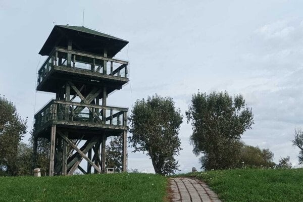 Vyhliadková veža v Topoľčanoch.