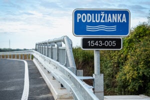 Nový most ponad potok Podlužianka v Starom Hrádku. 