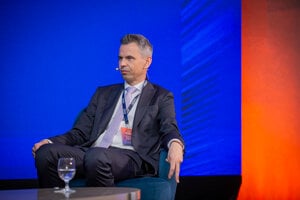 Jiří Skuhra, predseda predstavenstva a generálny riaditeľ spoločnosti VÁHOSTAV, a.s. počas diskusie.