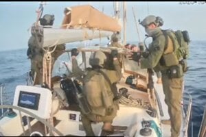 Izrael zadržal ľudí na lodiach smerujúcich do Pásma Gazy. Medzi nimi je údajne aj Slovák
