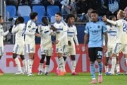 Futbalisti Štrasburgu sa tešia z gólu v zápase Konferenčnej ligy proti Slovanu Bratislava. 