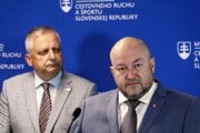 Šéf Tiposu Michal Hutník a minister cestovného ruchu a športu Rudolf Huliak.