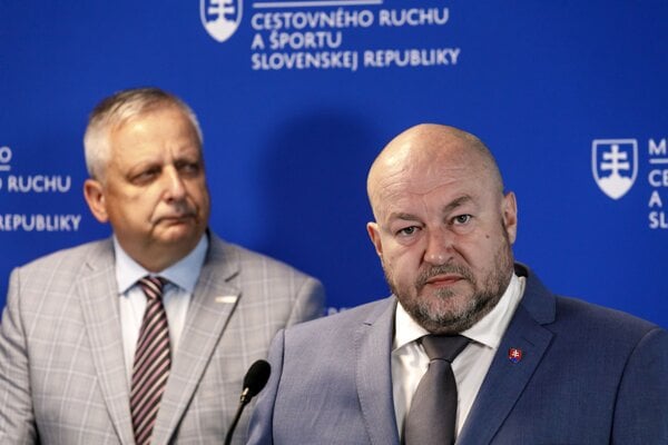 Šéf Tiposu Michal Hutník a minister cestovného ruchu a športu Rudolf Huliak.
