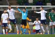 Slováci oslavujú proti Severnému Írsku víťazstvo 2:1 po predĺžení.