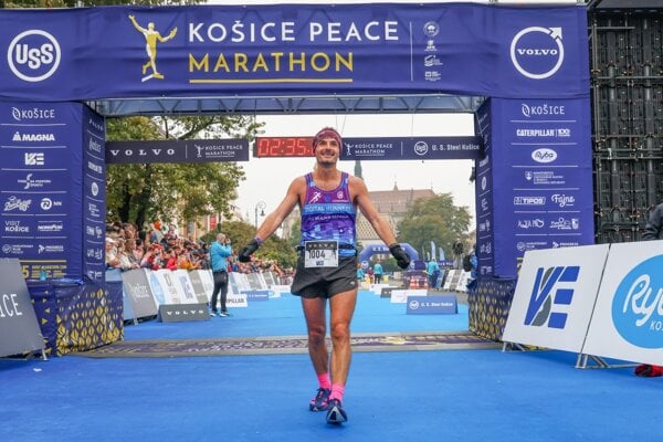 Peter Kviatkovský v cieli maratónu.