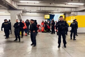 Na mieste zasahovali zdravotníci, hasiči i policajti.