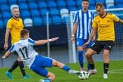 Do zostavy Námestova sa rovno z dovolenky vrátil Filip Kolorédy (pri lopte).