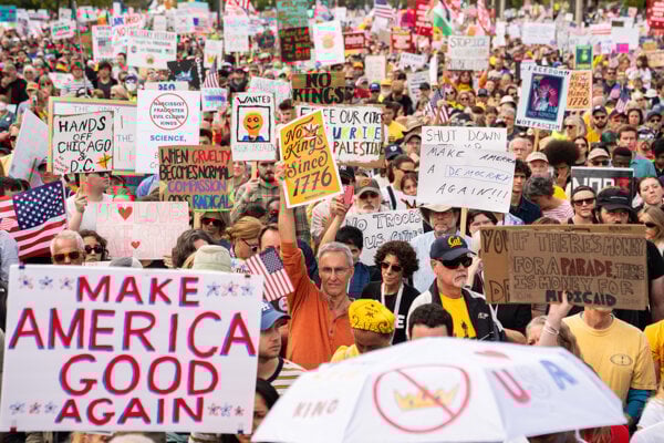 Protesty proti Trumpovi zaplnili ulice amerických miest