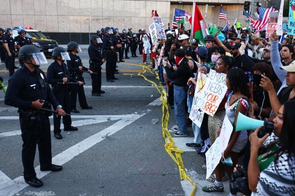 Protest proti Donaldovi Trumpovi v Los Angeles 18. októbra.