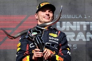Verstappen to chcel zabaliť, zrazu bojuje o zázrak. Red Bull dostal aj kurióznu pokutu