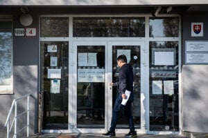 Cudzinecká polícia pol roka vôbec nestíha. Šutaj Eštok vidí problém v nápore cudzincov